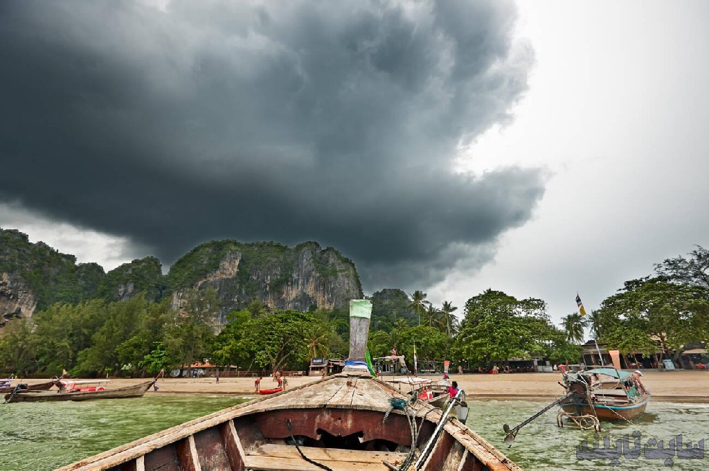 بانکوک دارای سه فصل اصلی است: گرم و خشک (از ماه نوامبر تا فوریه)، گرم و مرطوب (از مارس تا می) و فصل باران (از ژوئن تا اکتبر).